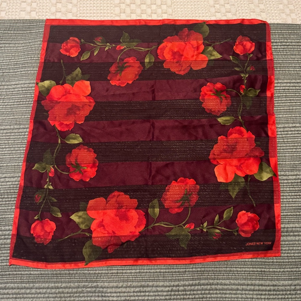 4 Vibrant Square Scarves - Picture 5 of 10